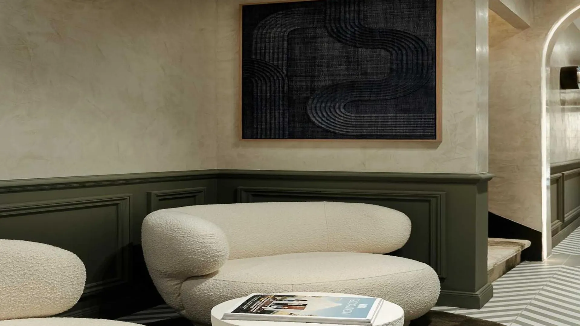 Leon Hotel-Pigalle Suite-01-Prm Paris 0*,  Frankrike