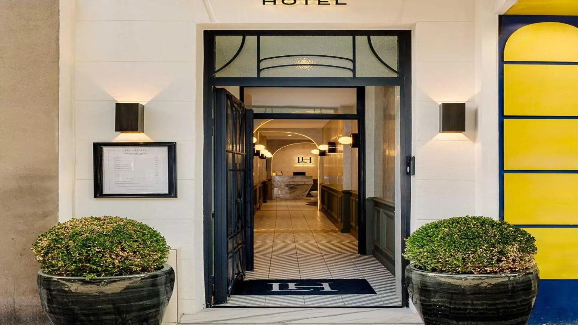 Leon Hotel-Pigalle Suite-01-Prm Paris Apartment