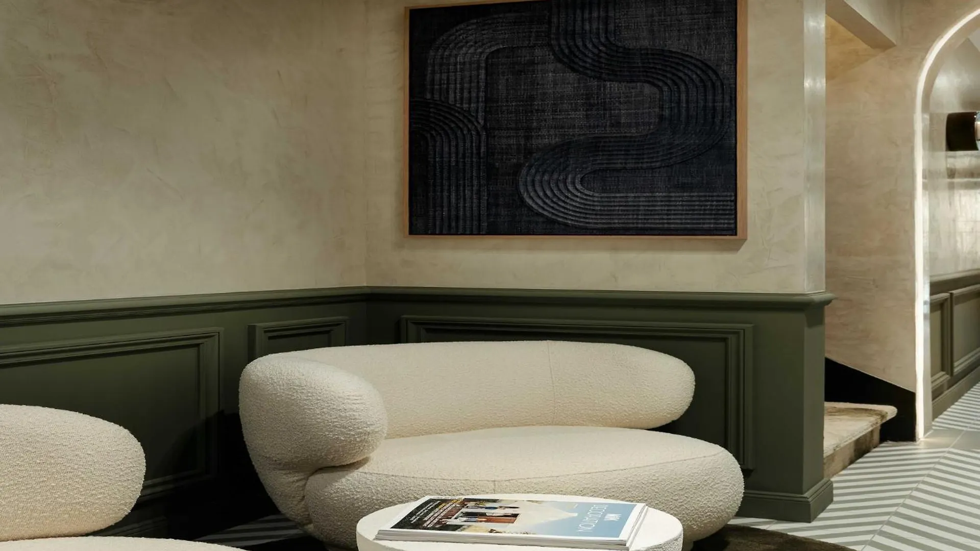 Apartment Leon Hotel-Pigalle Suite-01-Prm Paris France